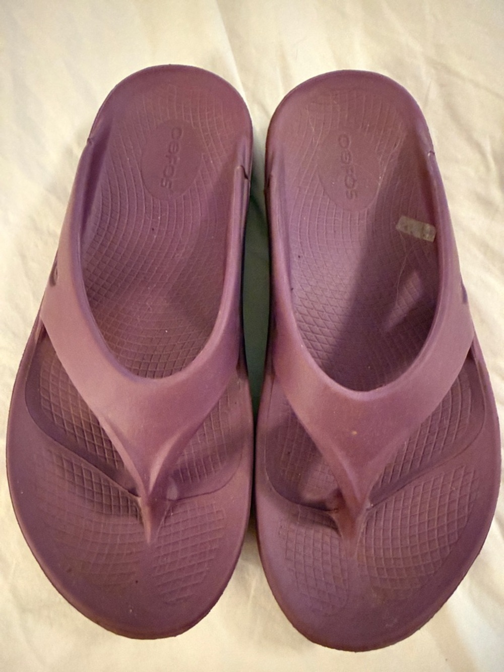 OOFOS Purple Classic Flip Rubber Sandals